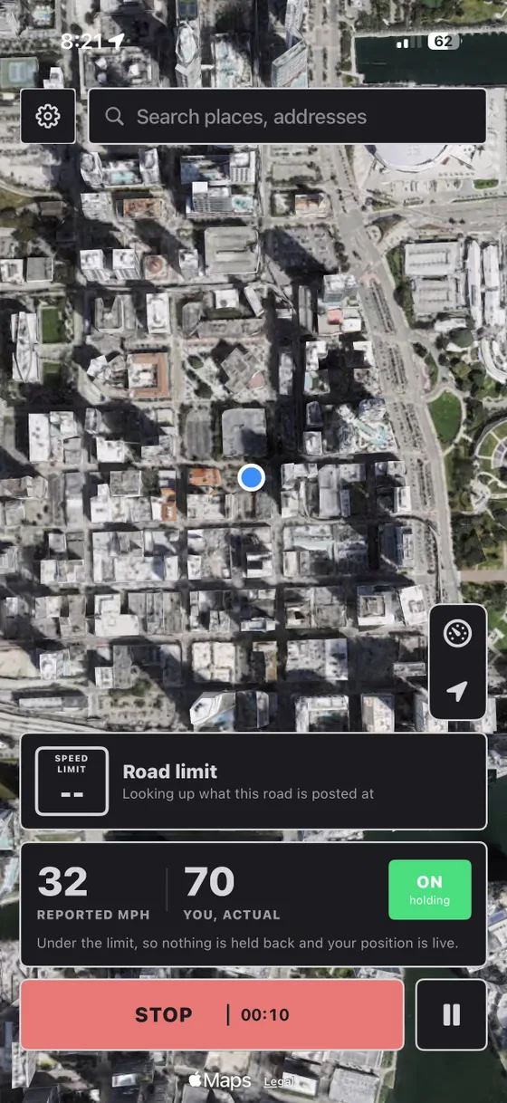 PinDrift Anti-Speed on iPhone, holding the reported speed at the limit while driving