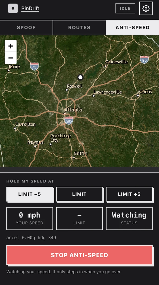 PinDrift Anti-Speed on iPhone, holding the reported speed at the limit while driving